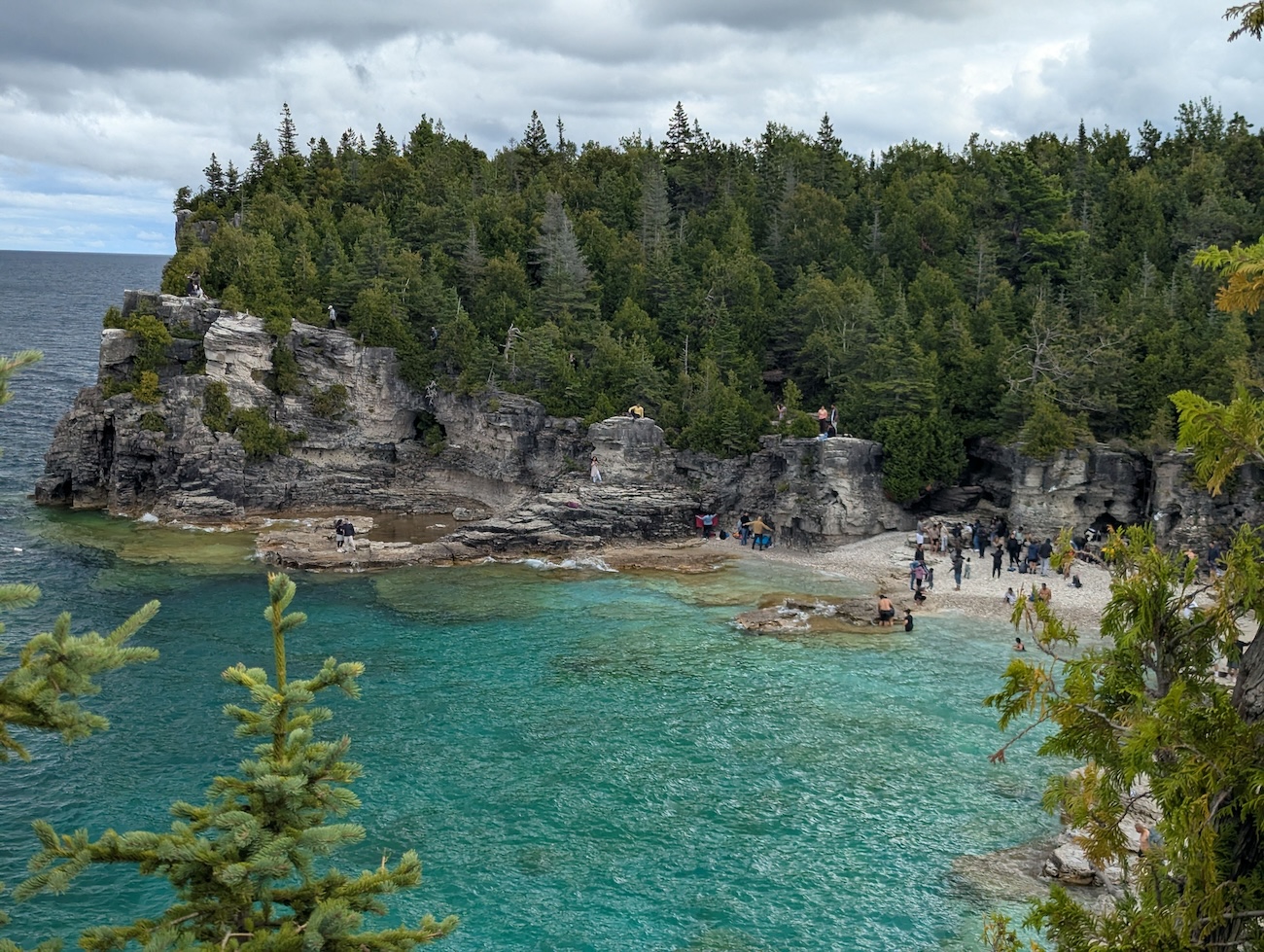 Hike to Indian Head Cove Bruce Peninsula along the Georgian Bay Trail